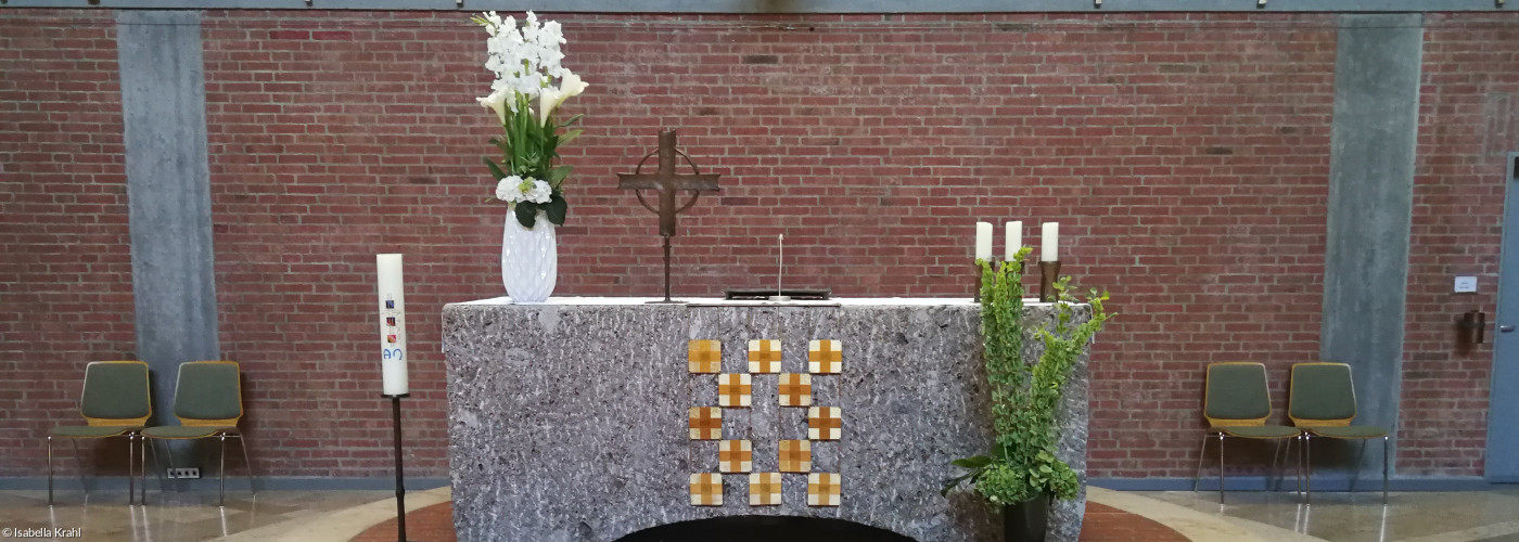 Altar in der Michaelskirche Ottobrunn