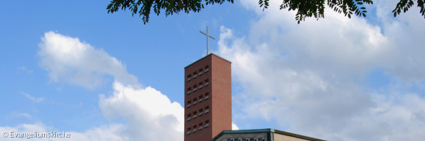 Kirchturm der Evangeliumskirche Hasenbergl