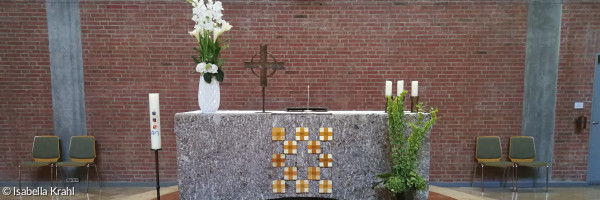 Altar in der Michaelskirche Ottobrunn